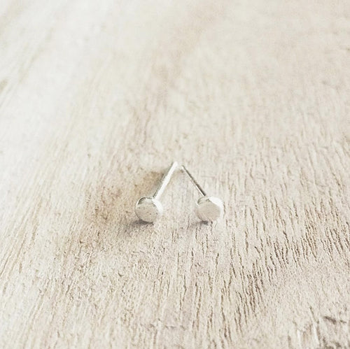 Tiny Pebble Studs - Silver